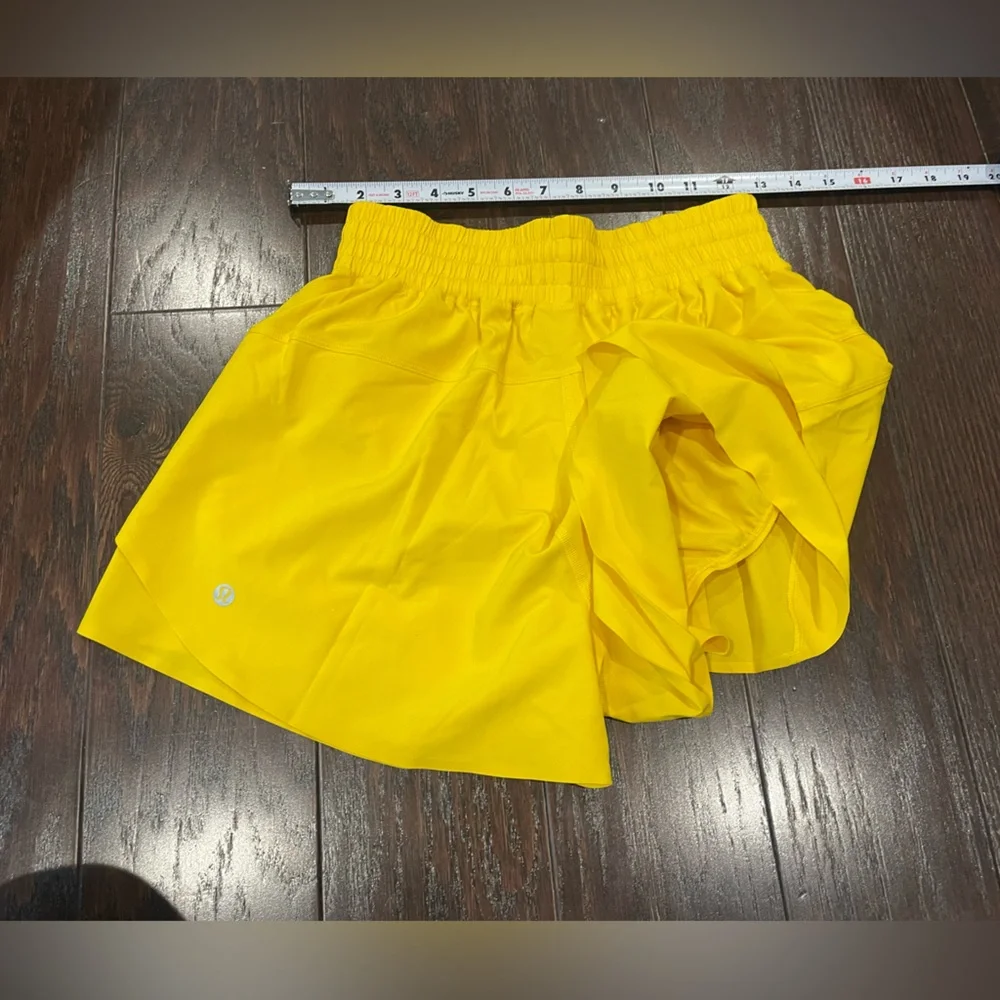 Lululemon Women Shake It Out High-Rise Running 2.5 Short Size XSmall Yellow NEW - Picture 5 of 8